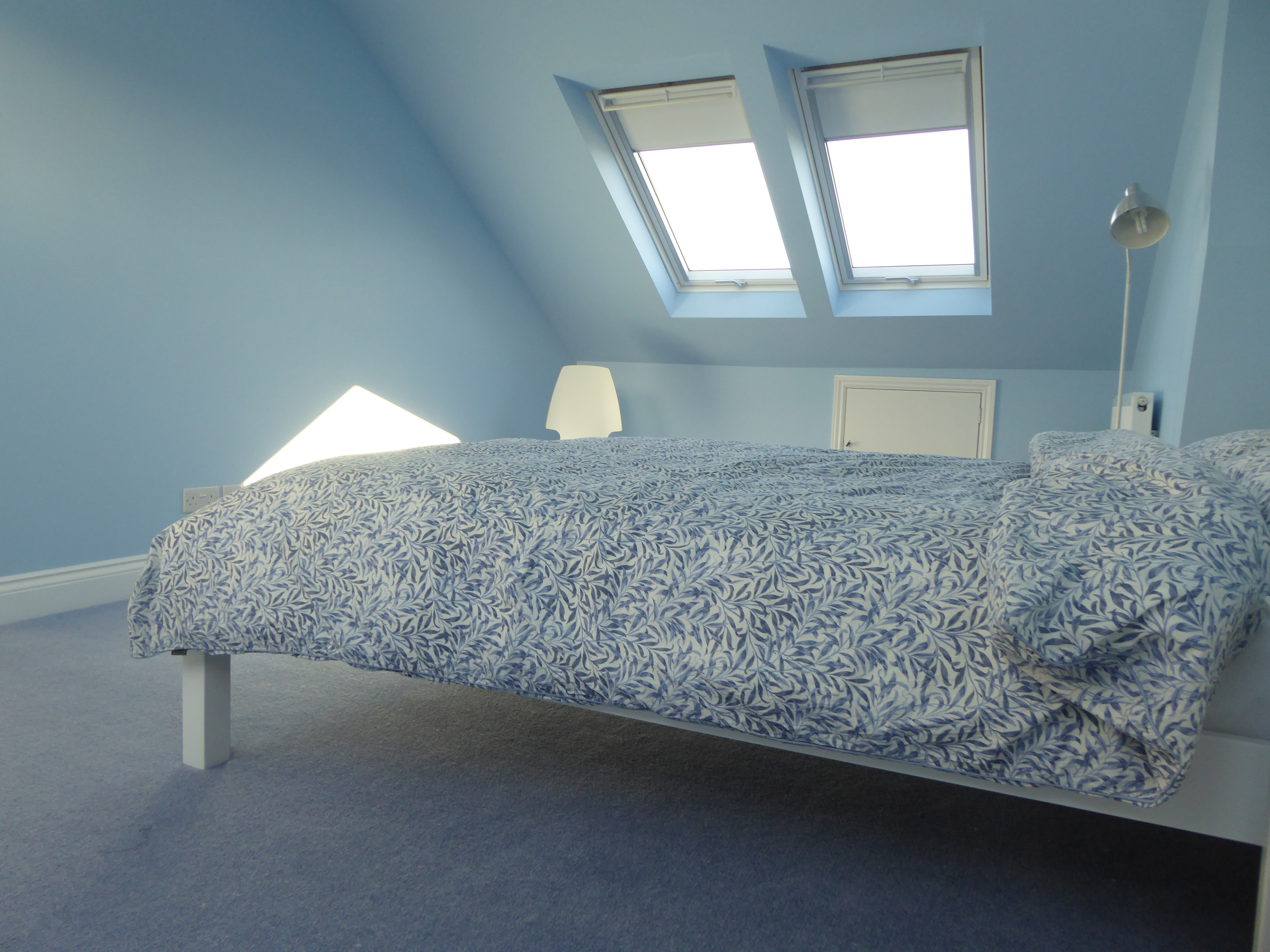 Bedroom with Veluxs